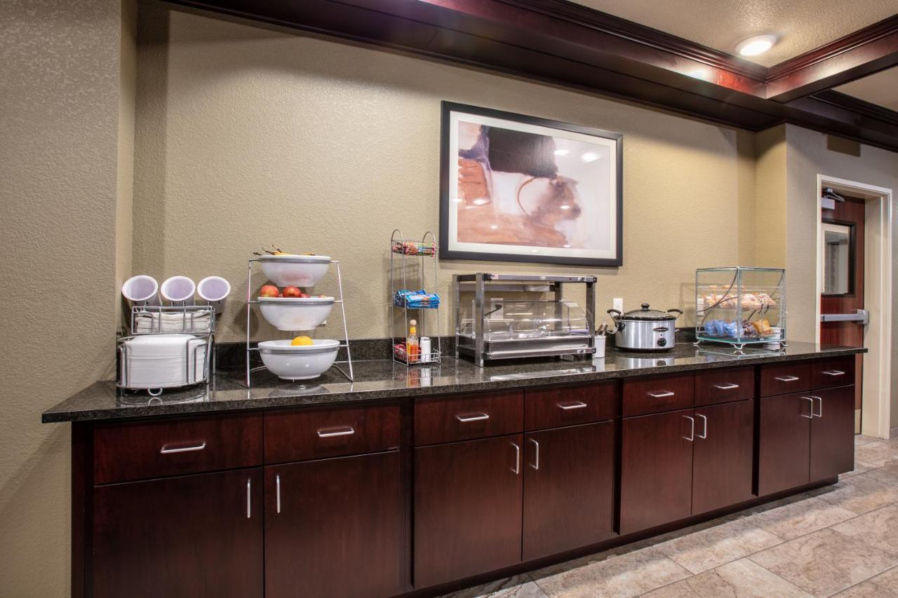 Cobblestone Inn & Suites - Pine Bluffs Buitenkant foto