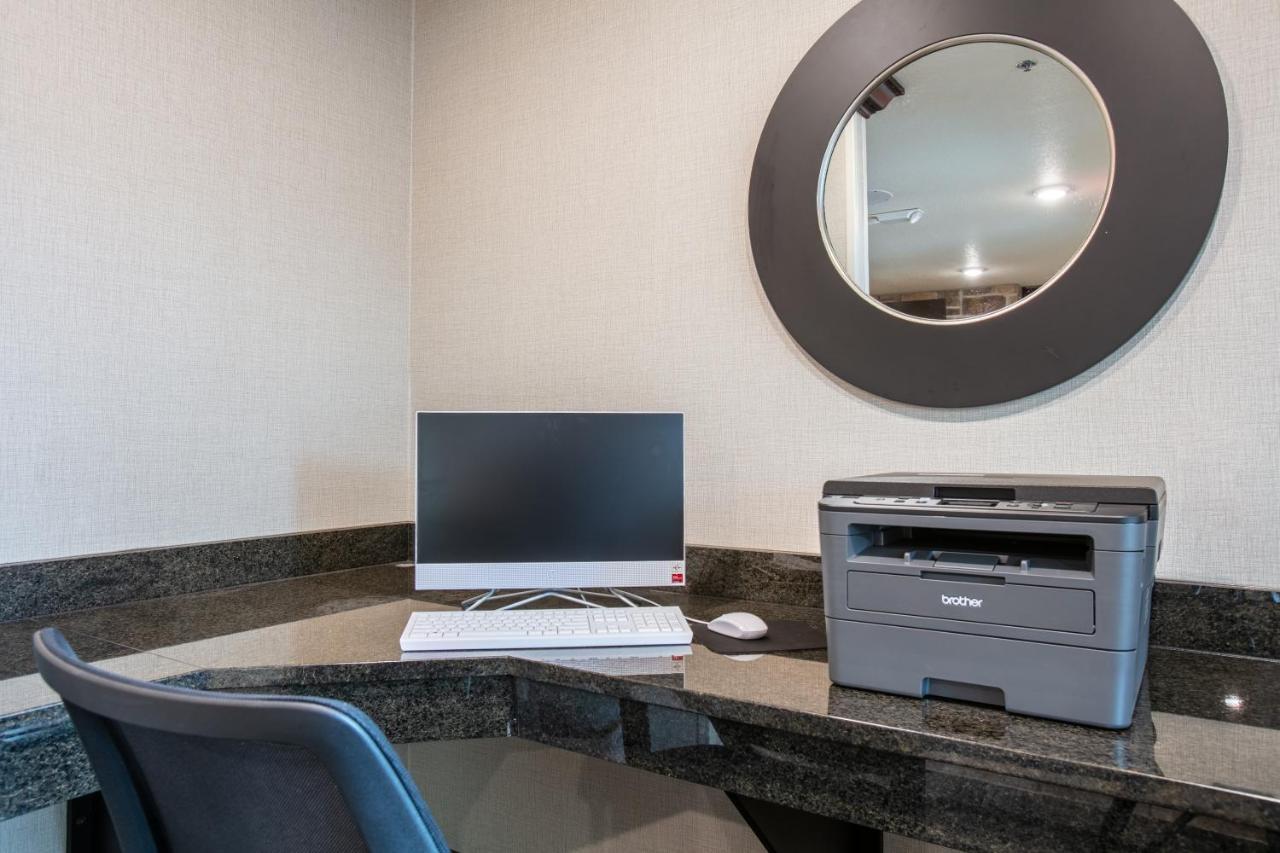 Cobblestone Inn & Suites - Pine Bluffs Buitenkant foto